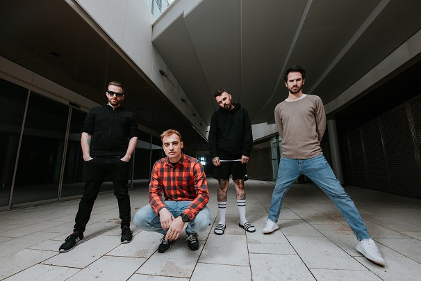 „Nagyon kíváncsiak voltunk, hogy hangzanak ezek a szerzemények pop-punk, punk rock stílusban”