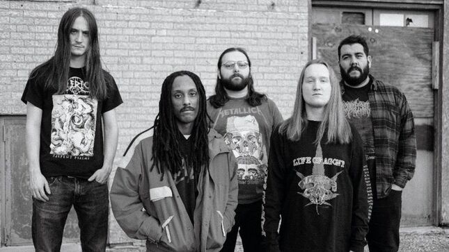 Corpsegrinder a vendég a Creeping Death új klipdalában