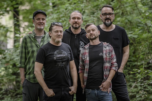 Megjelent a kettes Storm The Studio: „Követi az első anyag irányvonalát”
