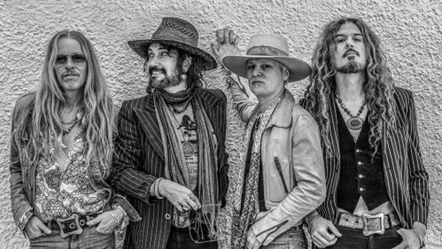 „Ez egy hard rockos, dallamos, funkos, szórakoztató kalandtúra”