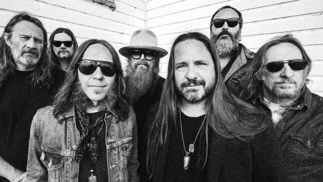 Februárban új Blackberry Smoke, bemutatták a Little Bit Crazy című dalt