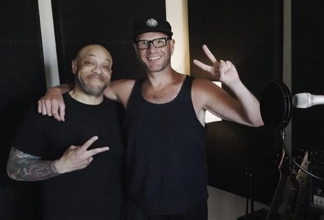 Közös lemezt készít Adam Dutkiewicz és Howard Jones