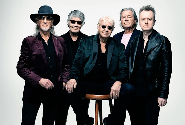 =1: megjelent és végighallgatható a Deep Purple első albuma Simon McBride-dal