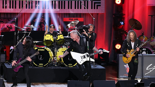 Funeral For A Friend / Love Lies Bleeding: így játszik Elton Johnt a Metallica