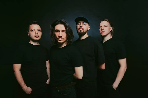 Mácsai Pál játssza a főszerepet a Platon Karataev új videójában