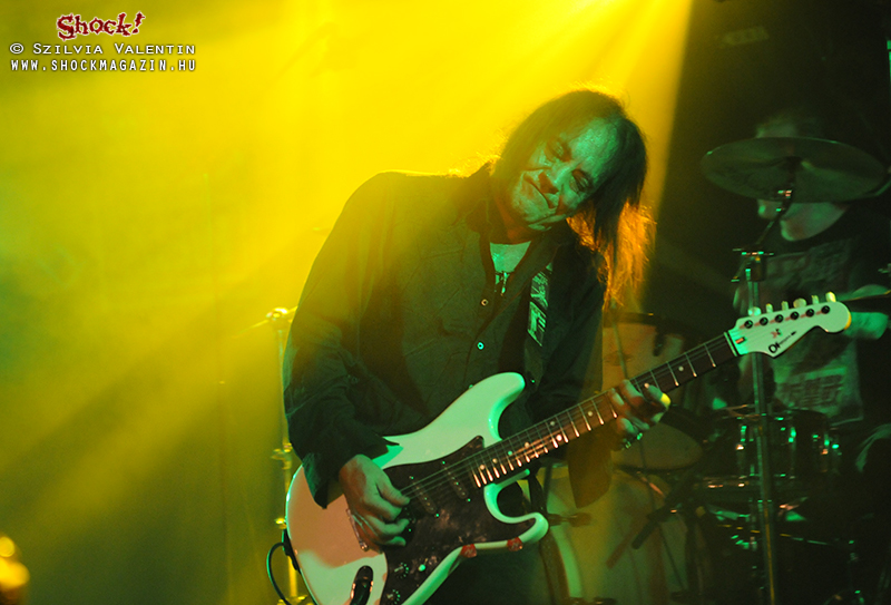 Utcai lövöldözésben sérült meg Jake E. Lee