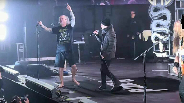 Bruce Dickinsonnal játszotta a Walkot Párizsban a Pantera