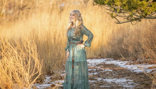 Három dal is meghallgatható Candice Night új lemezéről