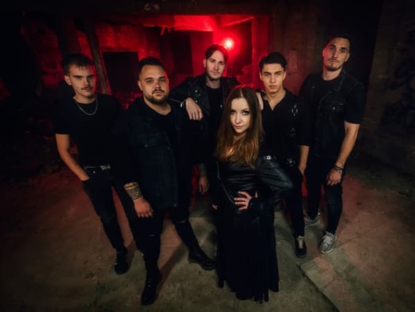 Dudás Ivett a Roses Of Thieves új énekesnője