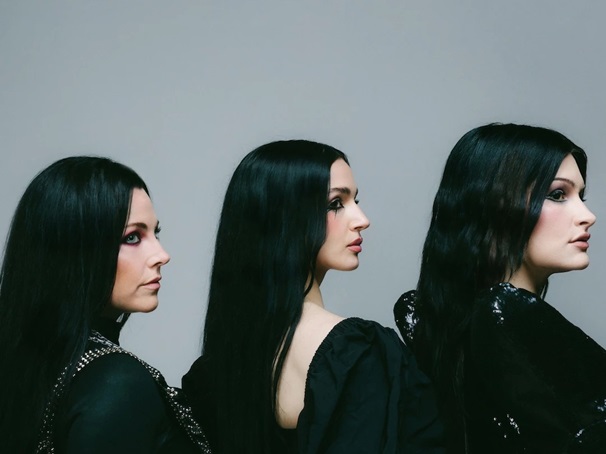 End Of You: egy dalban Amy Lee, Courtney LaPlante és Poppy