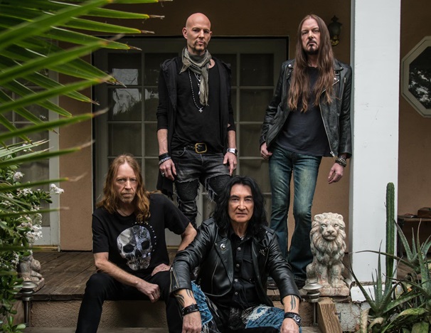 „Ez itt old school, ’80-as évekbeli rock, ahol minden a jó gitárriffekről és az ütős énekről szól”