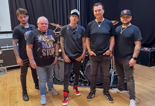 Gitároscsere Udo Dirkschneider zenekaraiban