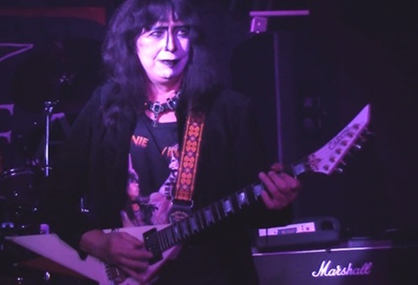 Dalonként százezer forintért adná új lemezét Vinnie Vincent