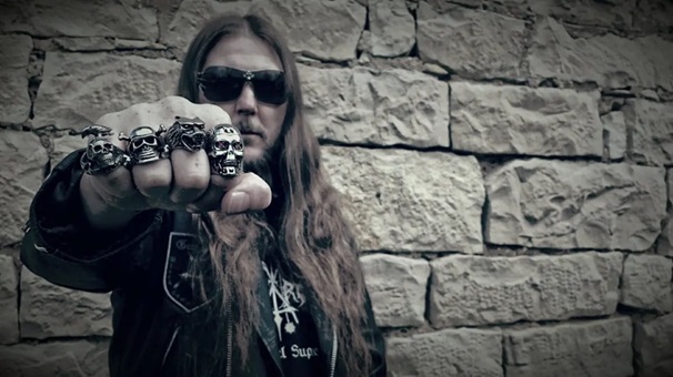 „Ez itt kilenc szennyes, sallangmentes black metal dal”