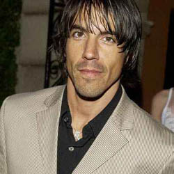 Red Hot Chili Peppers: zongorázó, zenetudatos Flea és afropop
