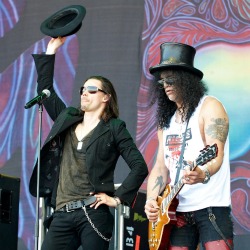 Máris új dalokon dolgozik Slash és Myles Kennedy
