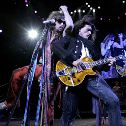 Elszívta a békepipát Steven Tyler és Joe Perry