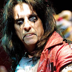 Alice Cooper: 2012-re csúszik a második rémálom