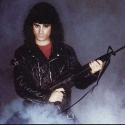 Most akkor ki az énekes? És miért Masters Of Metal?
