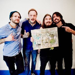 Dave Grohl adta át a Kvelertak aranylemezét