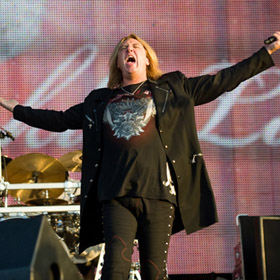 Def Leppard, Mötley Crüe, Steel Panther: közös turnén decemberben