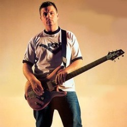 Staind: tizenhét év után új dobos és riffes szigor