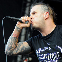 Down: Phil Anselmo összevérezte a színpadot