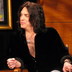 Paul Stanley: „Mivel a jobb fülemre nem hallok, mindig vigyáztam a balra”