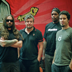 Prodigyt és Ministryt dolgozott fel a Sepultura