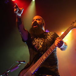 A Prongban és a Ministryben is bizonyított az új Soulfly basszer