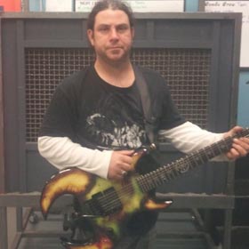 Holtan találták a GWAR gitárosát