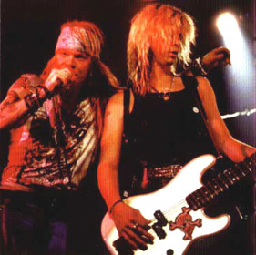 Két koncerten nyit a Guns N' Rosesnak Duff McKagan csapata