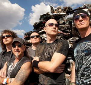 Accept: itt a lemezborító és a végleges dallista