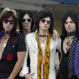 L.A. Guns: Lewiséknál lemez, Tracii-éknél szünet