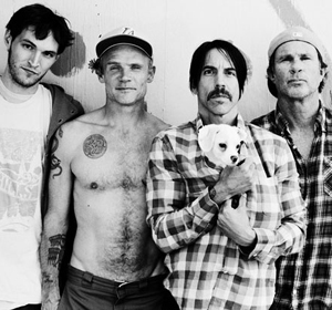 Példaképei előtt tiszteleg a Red Hot Chili Peppers