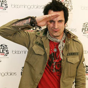 Aranyszabály: soha ne fotózkodj Tommy Lee-vel!
