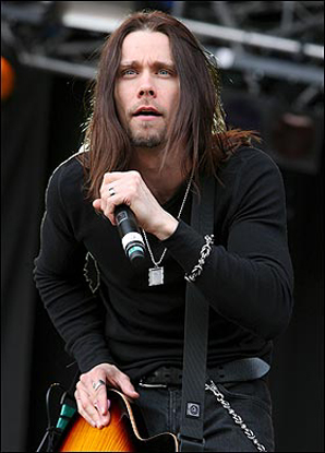 Myles Kennedy: „Slash-sel nagyon könnyű és élvezetes a munka”